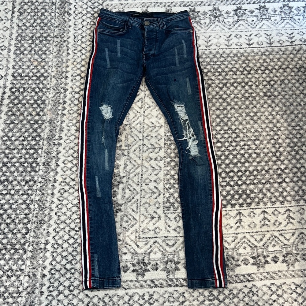 Brave Soul Men’s distressed skinny jeans with trim design